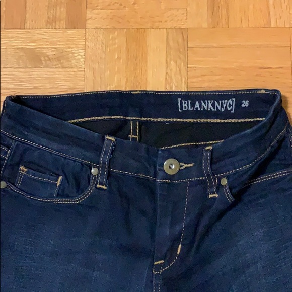 👗2/$50👗NWOT Blank NYC Flare Jeans in 26 - Picture 2 of 2